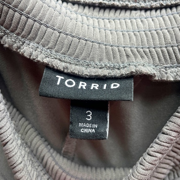 Torrid Gray Sheer Flowy Sleeve Off The Shoulder Blouse Sz 3X - Picture 3 of 6